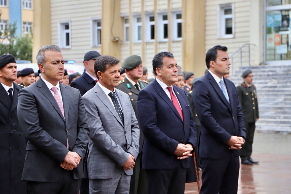 BAŞKAN DEMİR, GAZİLER GÜNÜ KUTLAMA PROGRAMI VE KORTEJ YÜRÜYÜŞÜNE KATILDI